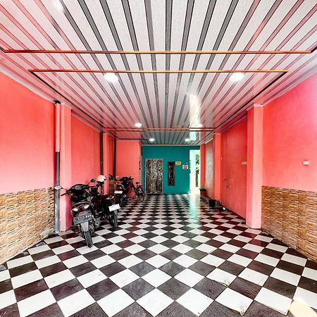 Reddoorz Near Sunrise Mall Mojokerto Екстер'єр фото