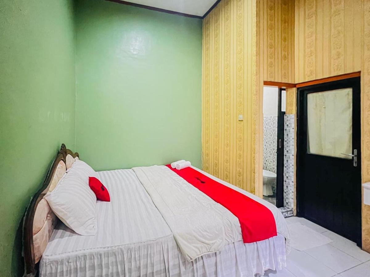 Reddoorz Near Sunrise Mall Mojokerto Екстер'єр фото