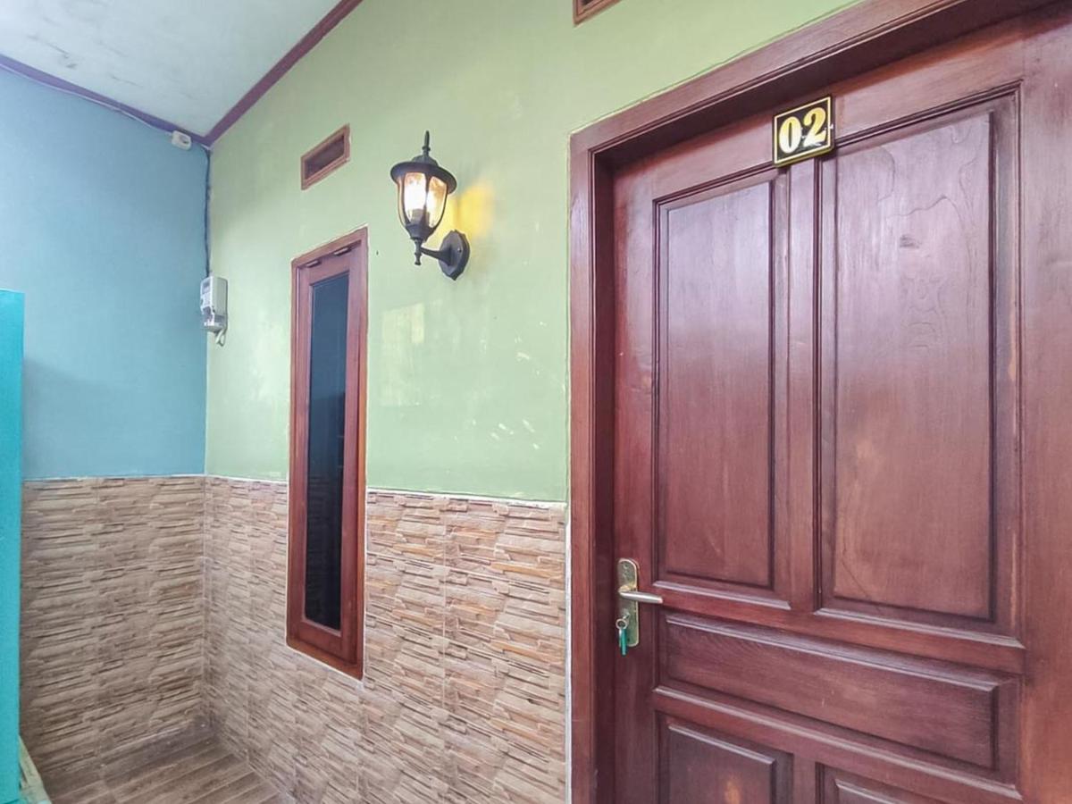 Reddoorz Near Sunrise Mall Mojokerto Екстер'єр фото