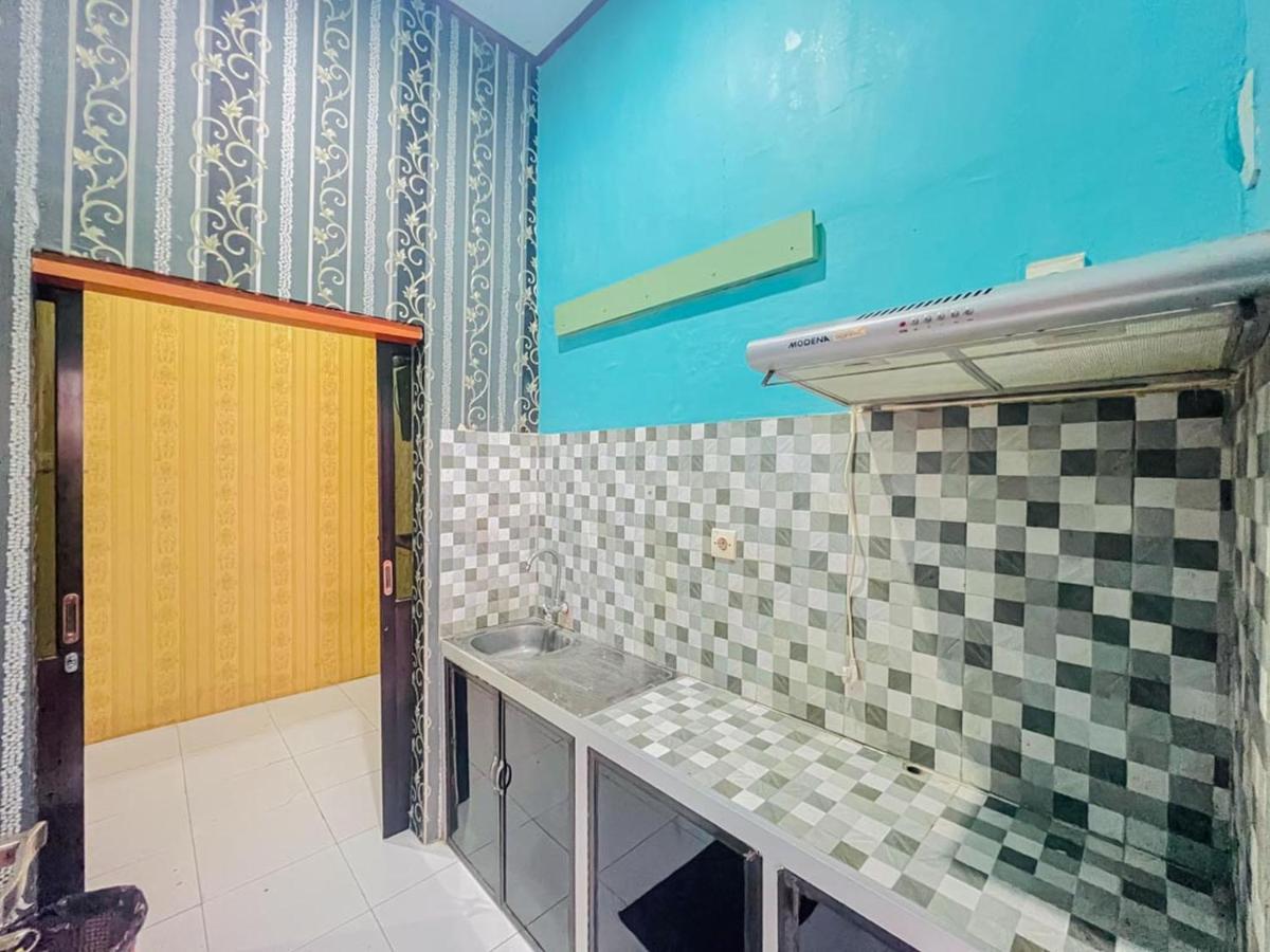 Reddoorz Near Sunrise Mall Mojokerto Екстер'єр фото