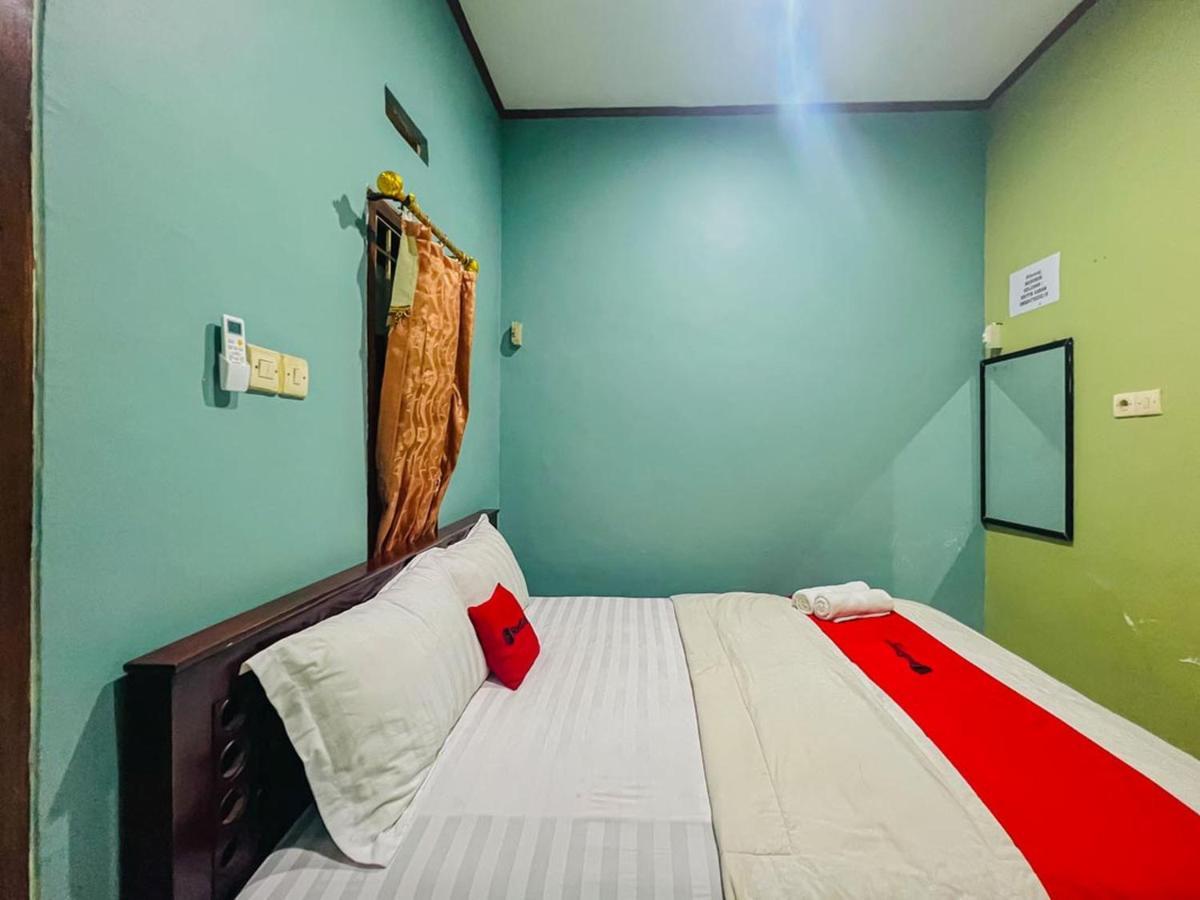 Reddoorz Near Sunrise Mall Mojokerto Екстер'єр фото