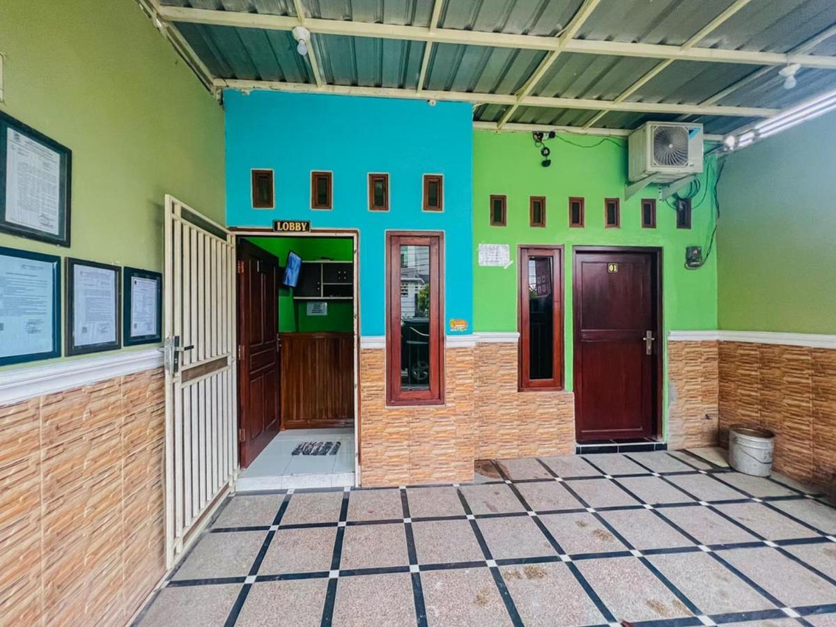 Reddoorz Near Sunrise Mall Mojokerto Екстер'єр фото