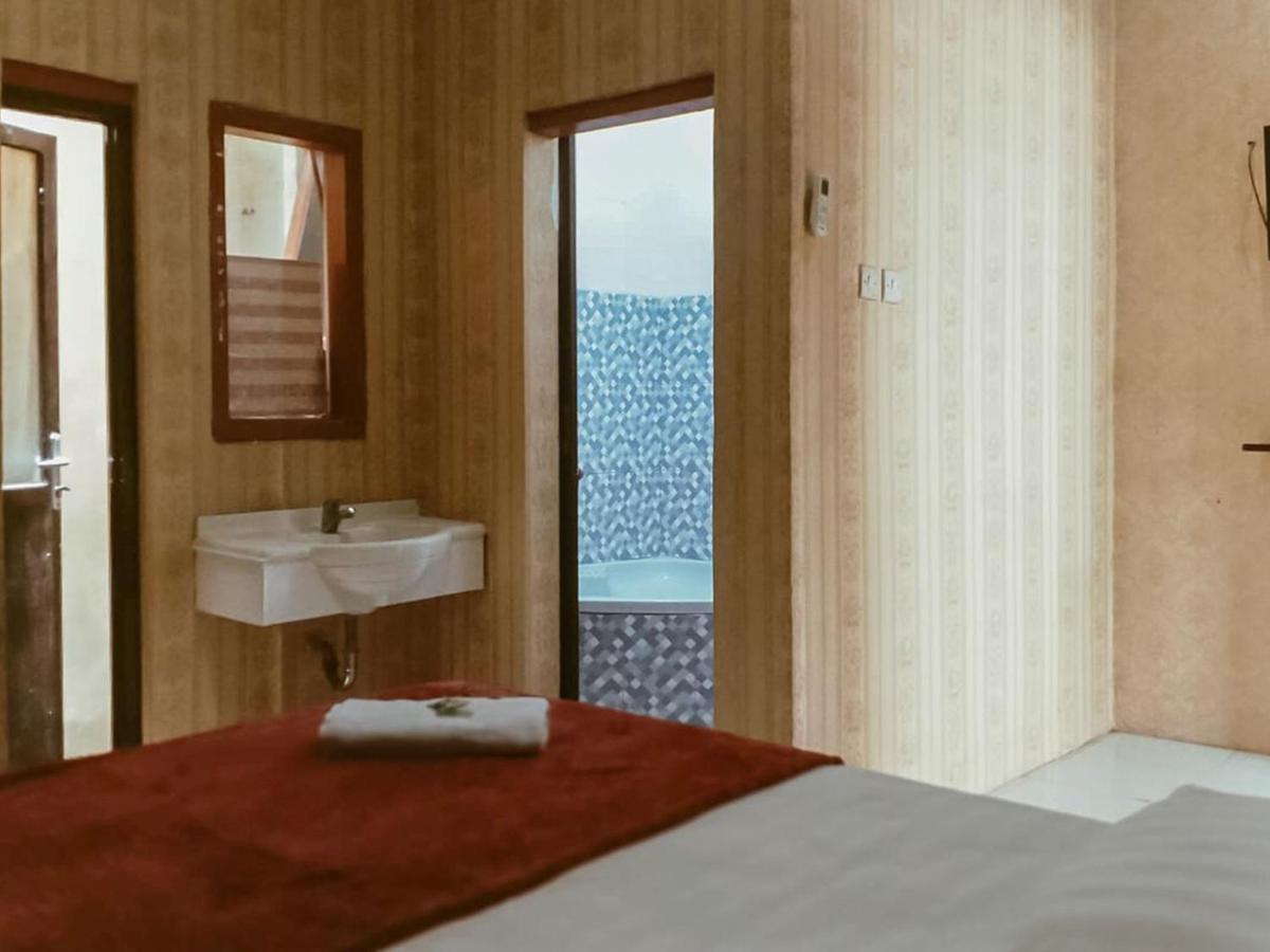 Reddoorz Near Sunrise Mall Mojokerto Екстер'єр фото