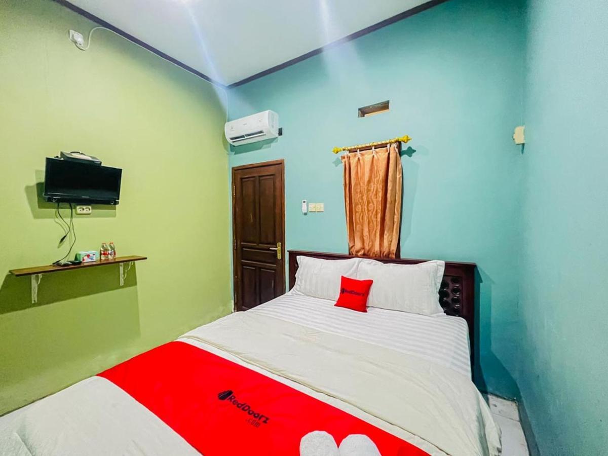 Reddoorz Near Sunrise Mall Mojokerto Екстер'єр фото