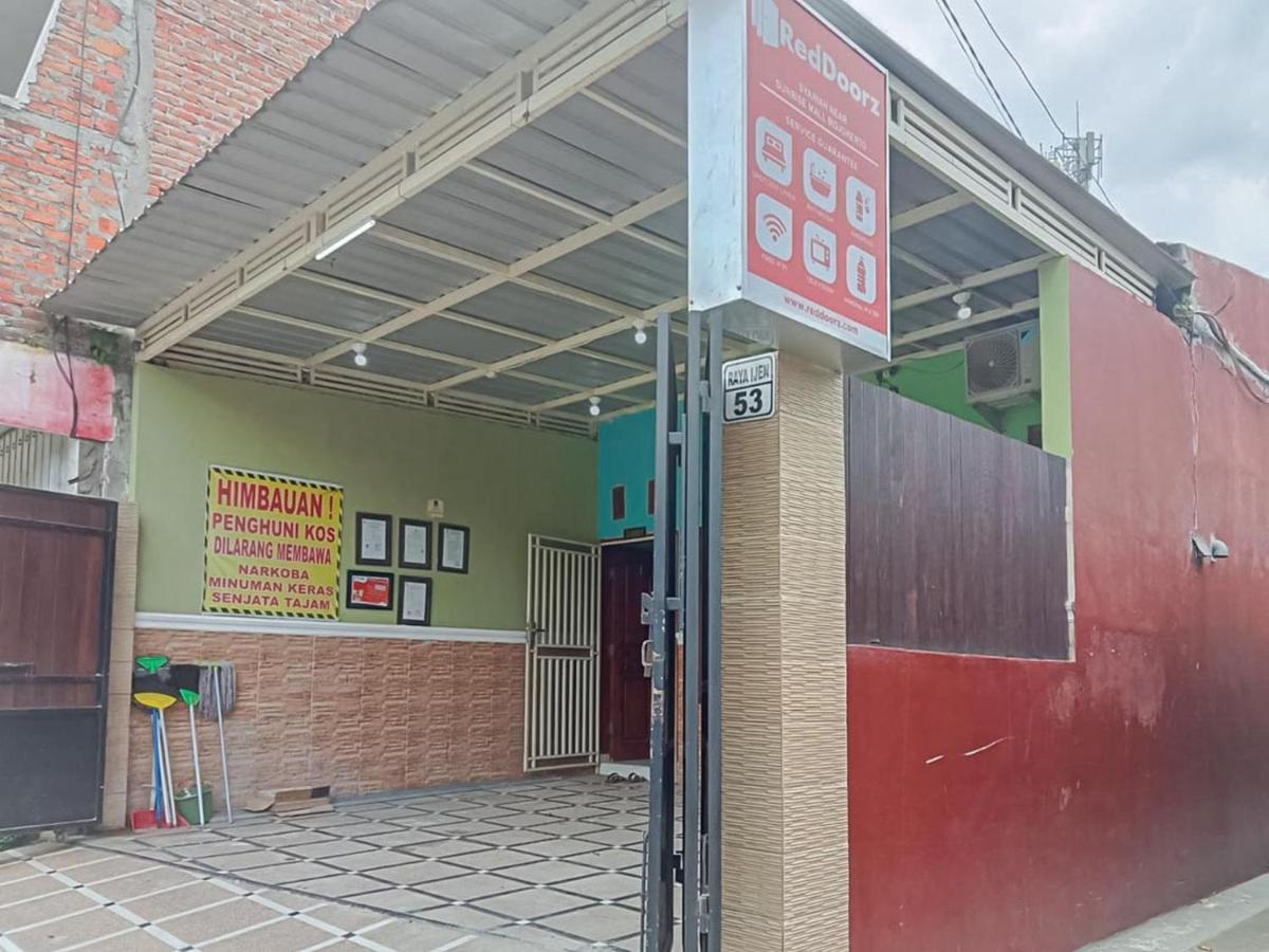 Reddoorz Near Sunrise Mall Mojokerto Екстер'єр фото