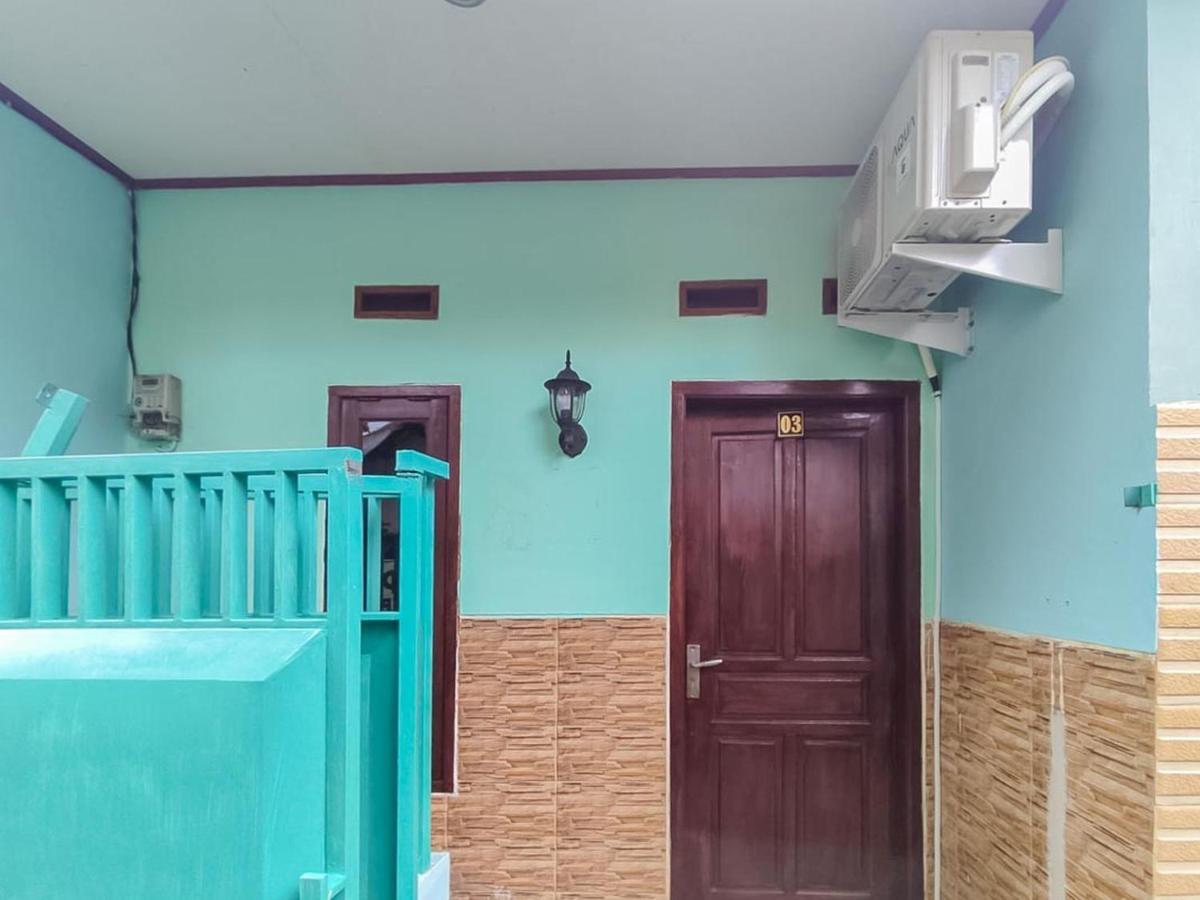 Reddoorz Near Sunrise Mall Mojokerto Екстер'єр фото