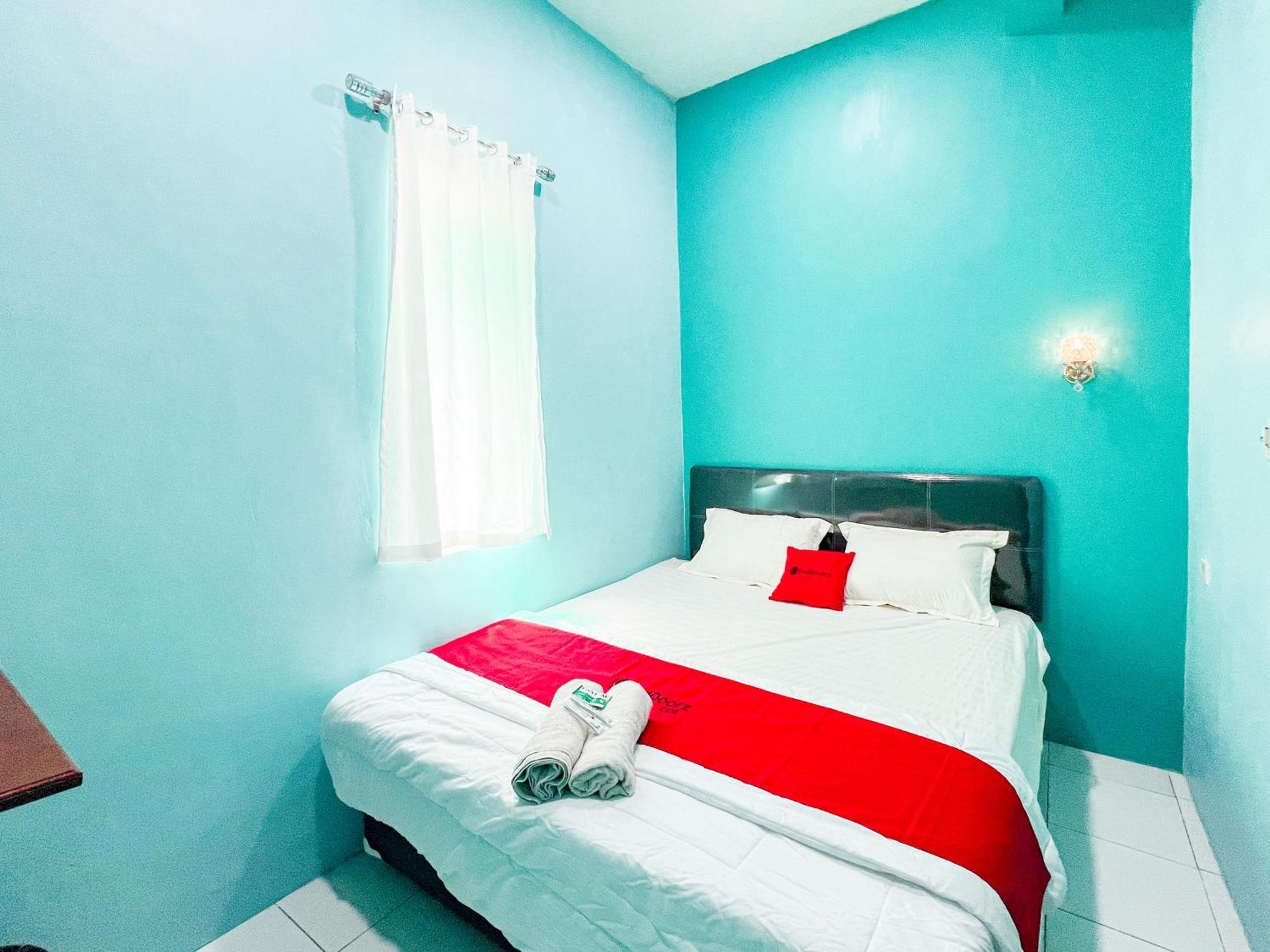 Reddoorz Near Sunrise Mall Mojokerto Екстер'єр фото