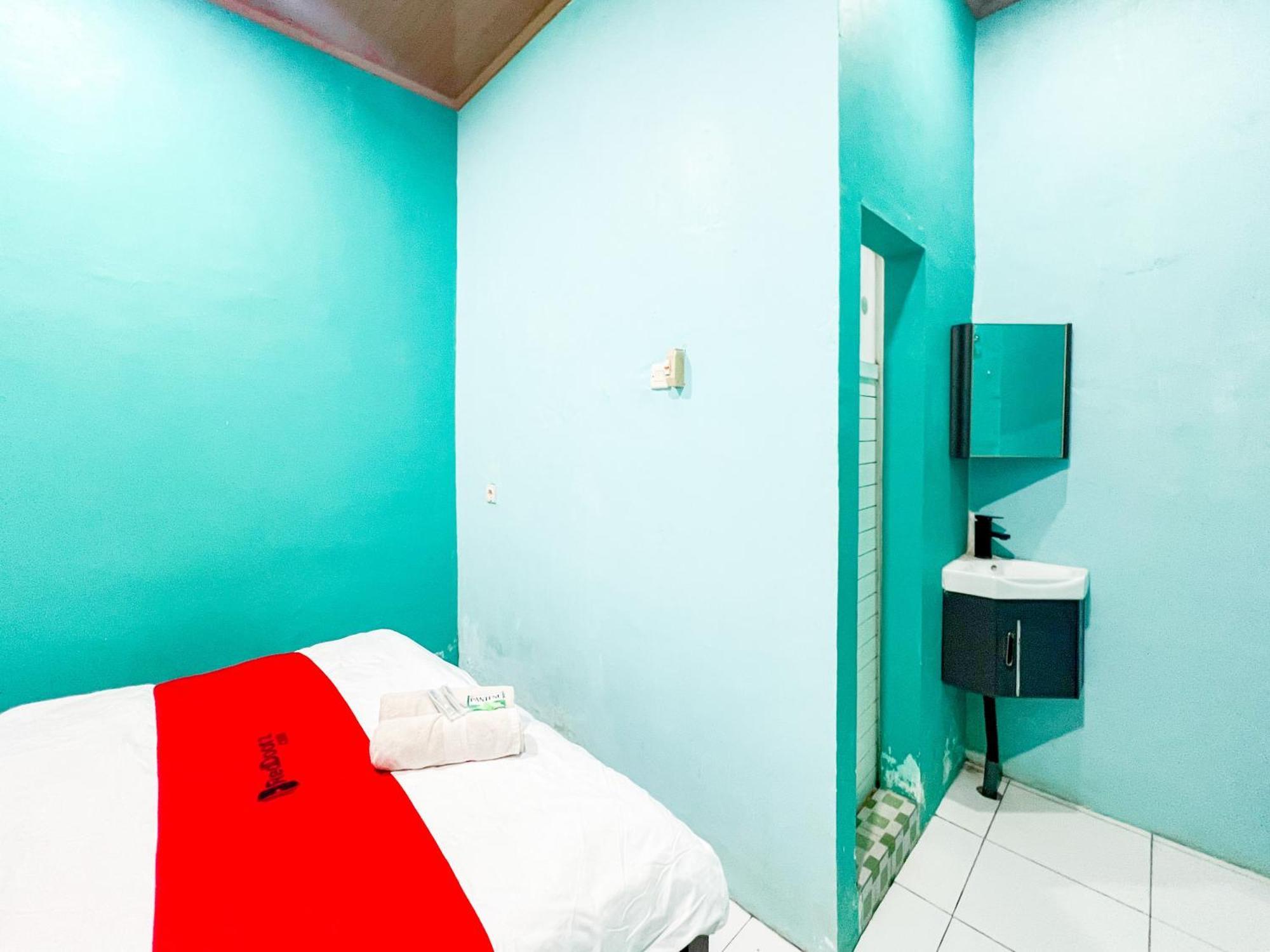 Reddoorz Near Sunrise Mall Mojokerto Екстер'єр фото