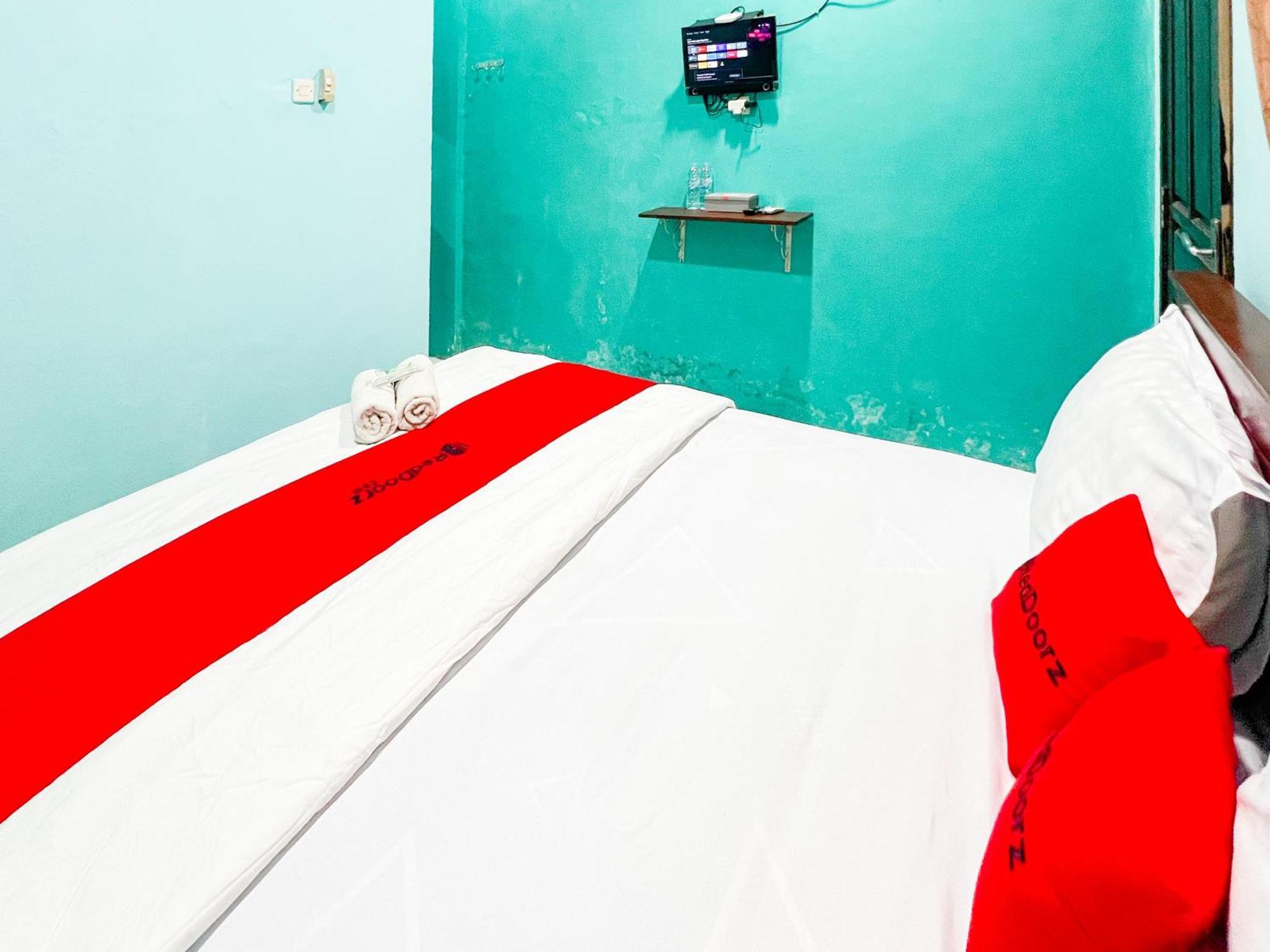 Reddoorz Near Sunrise Mall Mojokerto Екстер'єр фото