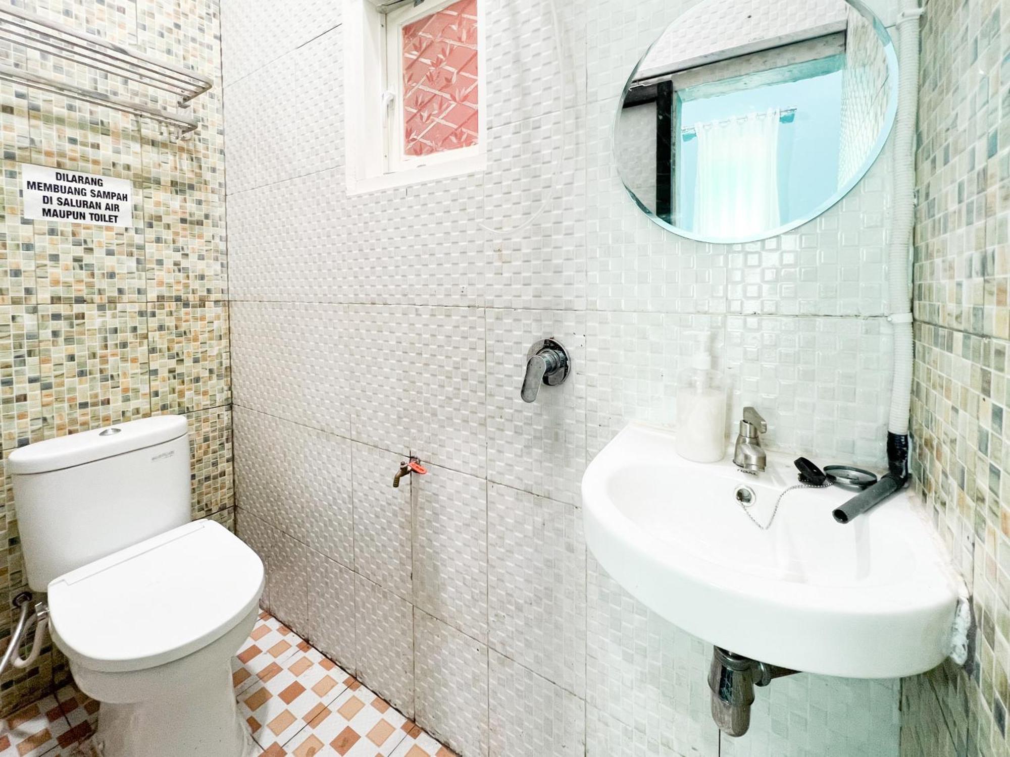 Reddoorz Near Sunrise Mall Mojokerto Екстер'єр фото