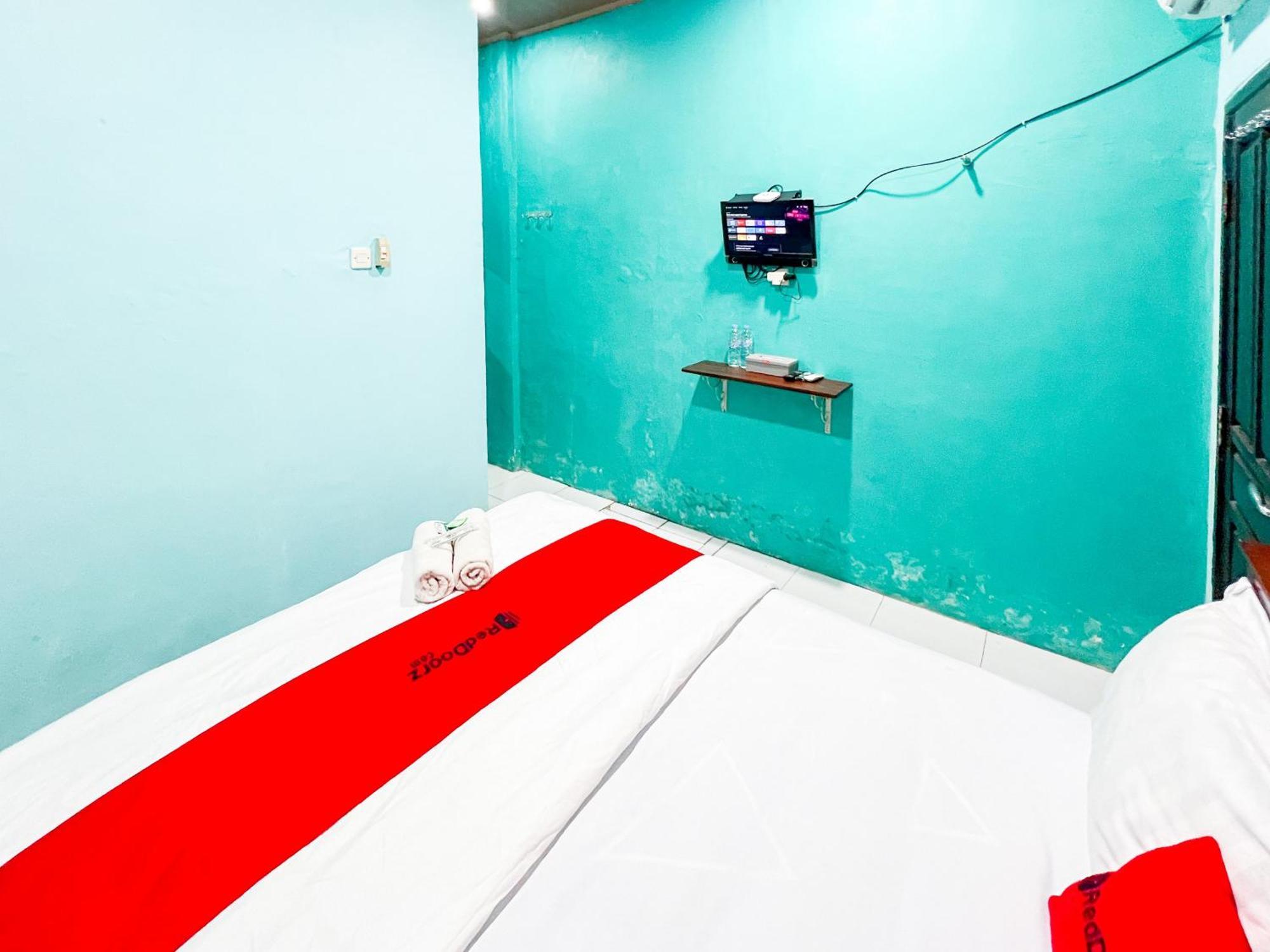 Reddoorz Near Sunrise Mall Mojokerto Екстер'єр фото