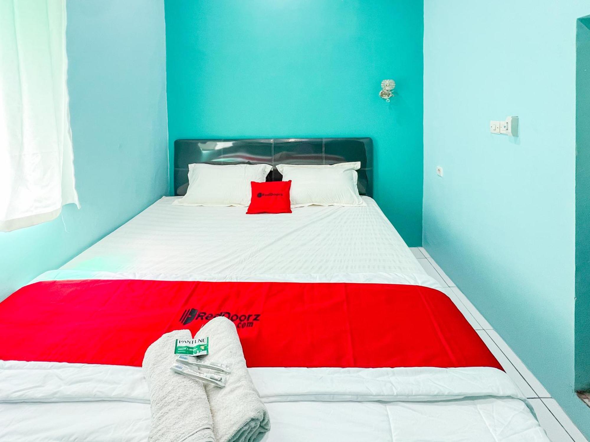 Reddoorz Near Sunrise Mall Mojokerto Екстер'єр фото
