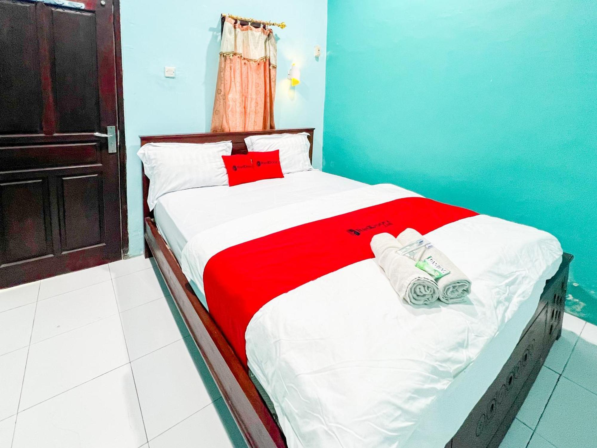Reddoorz Near Sunrise Mall Mojokerto Екстер'єр фото