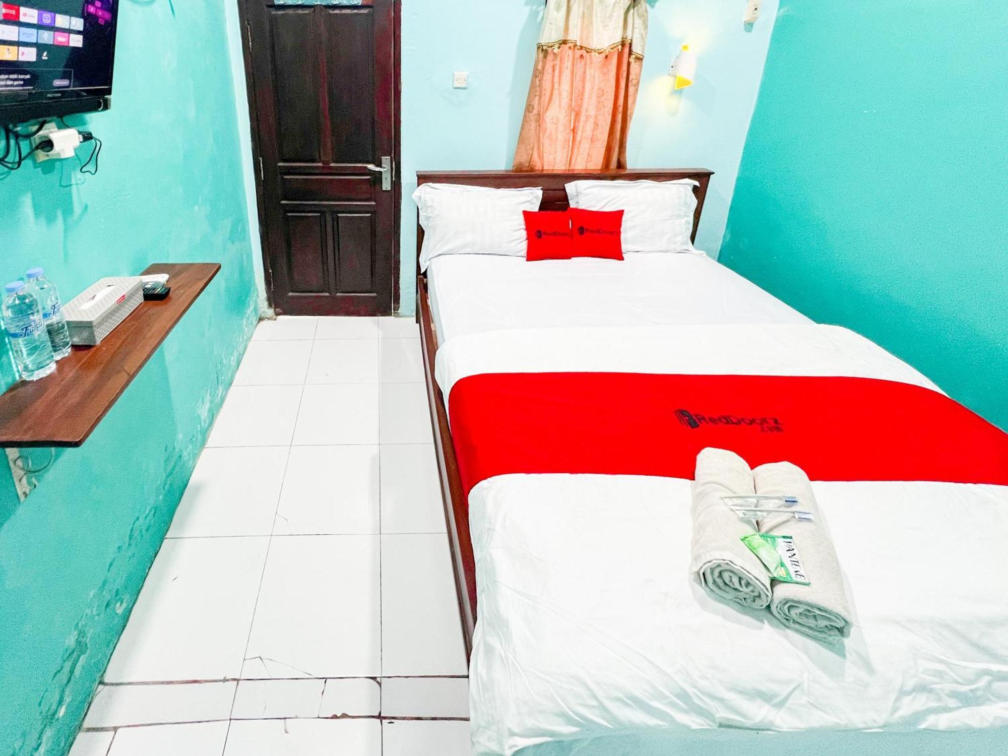 Reddoorz Near Sunrise Mall Mojokerto Екстер'єр фото