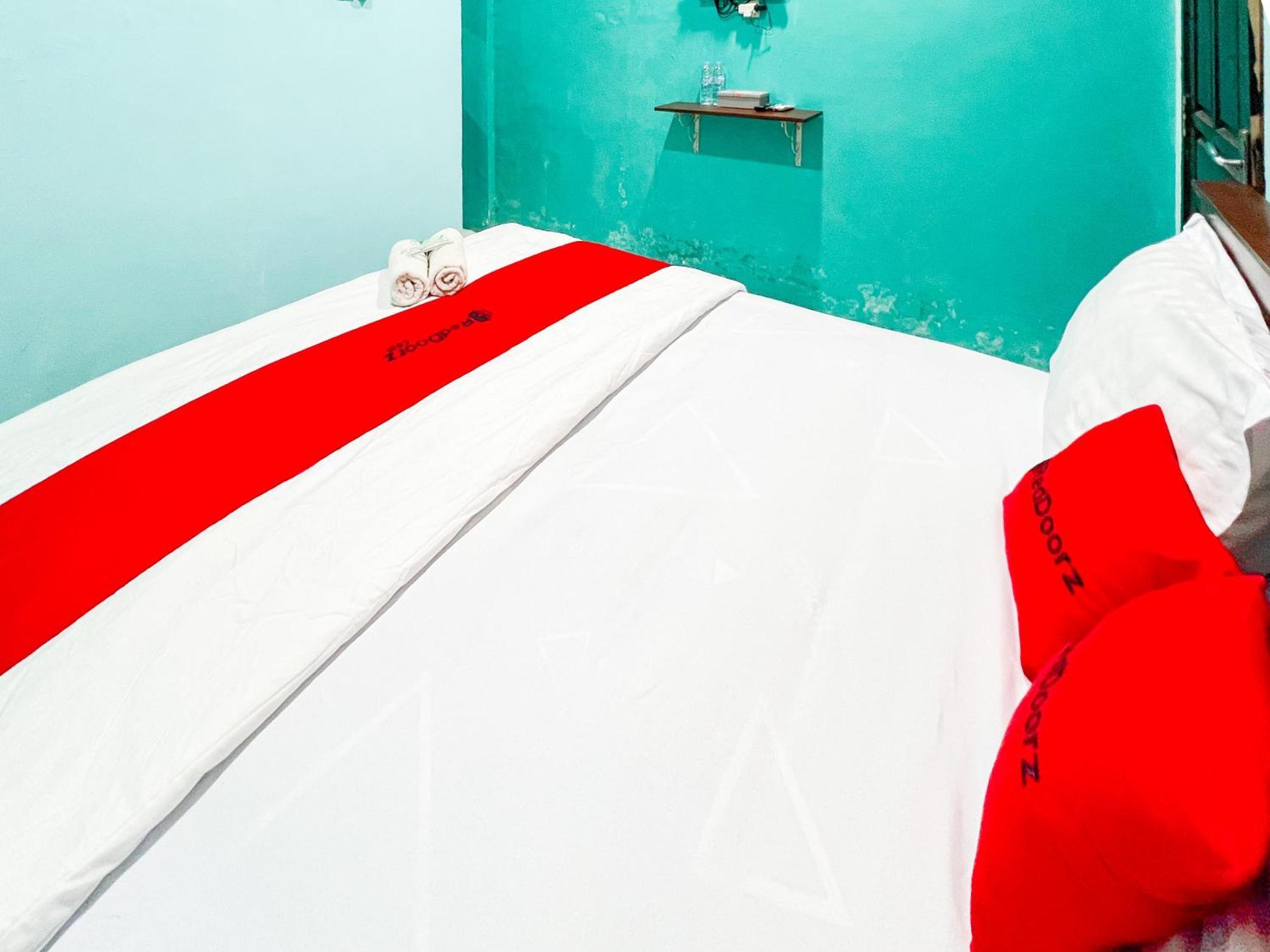 Reddoorz Near Sunrise Mall Mojokerto Екстер'єр фото