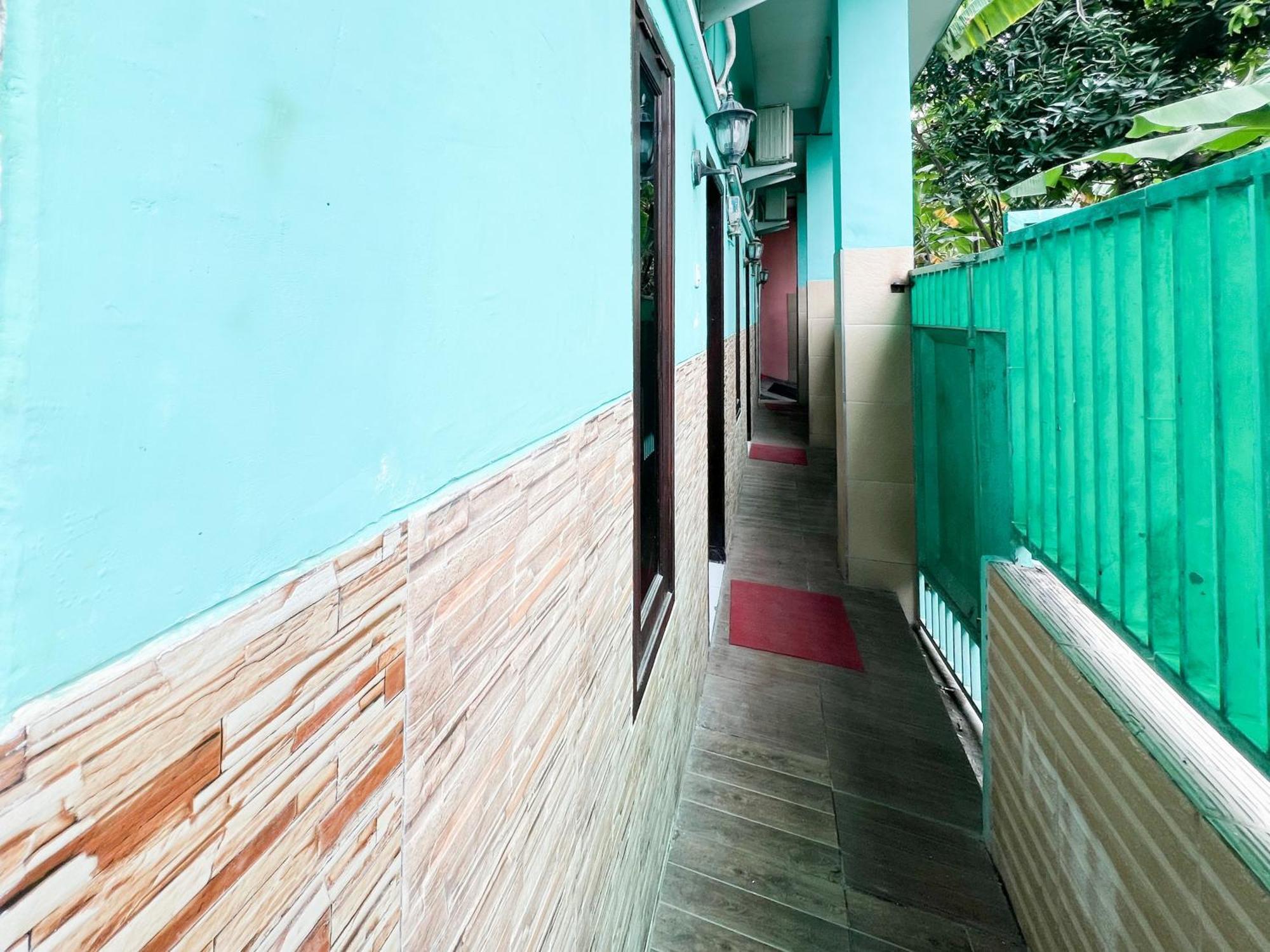 Reddoorz Near Sunrise Mall Mojokerto Екстер'єр фото