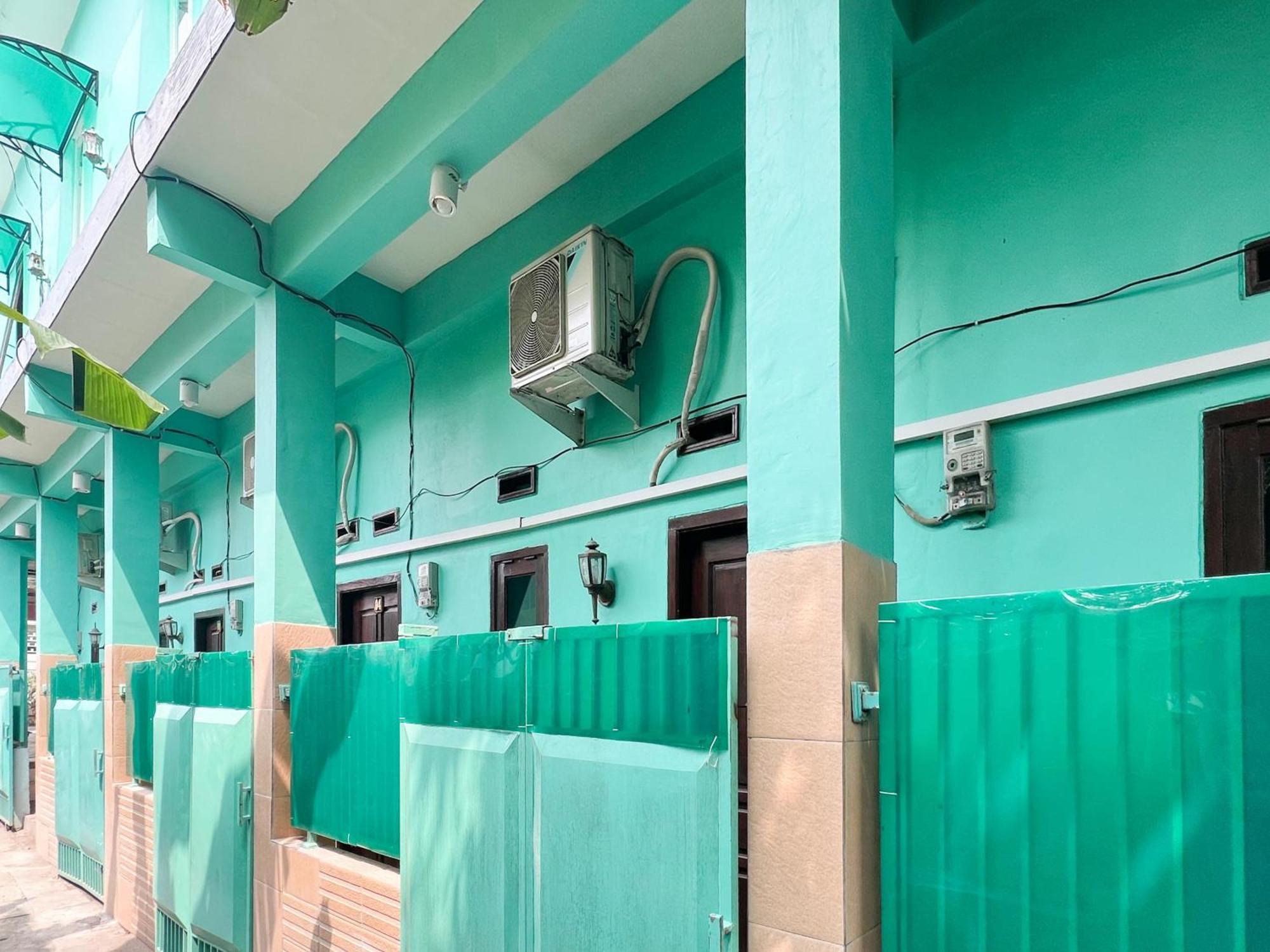 Reddoorz Near Sunrise Mall Mojokerto Екстер'єр фото