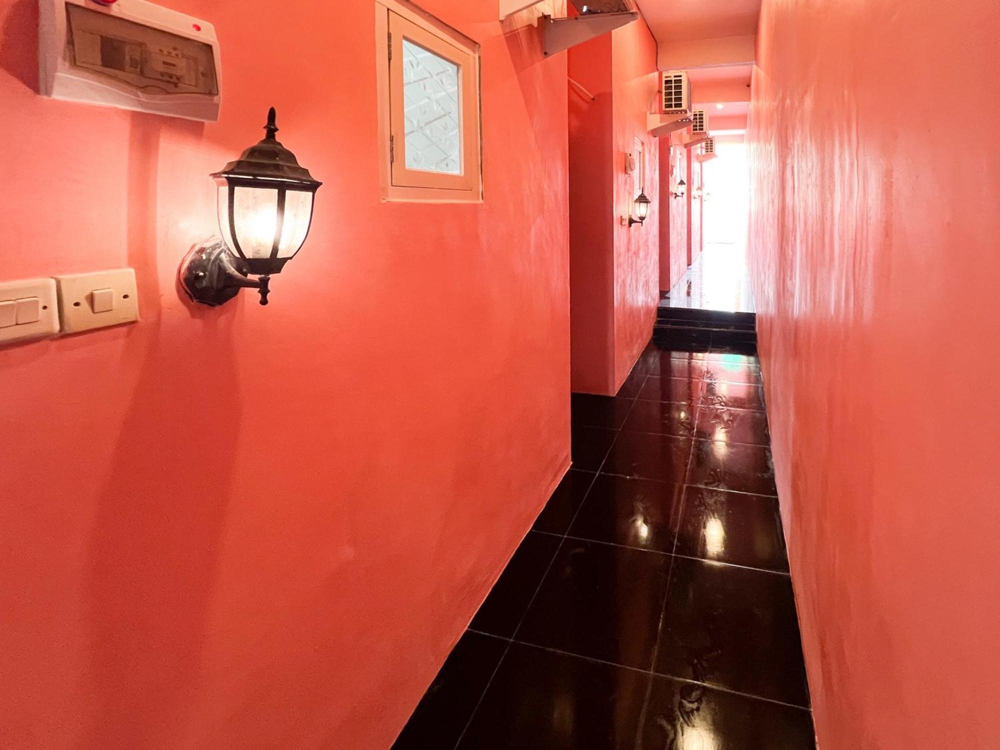 Reddoorz Near Sunrise Mall Mojokerto Екстер'єр фото